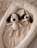 Charlie - stickad vit/brun hund