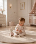 Sigrid - presentkit stickad rosa kanin